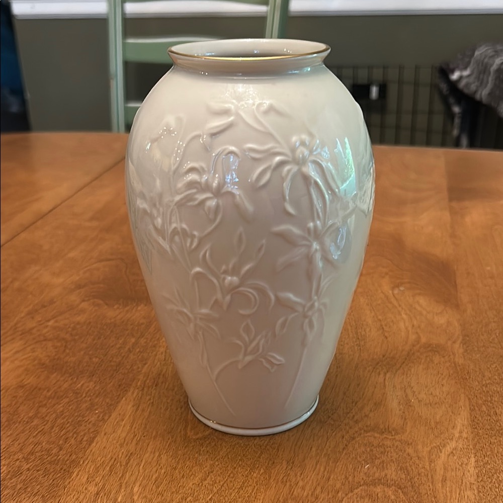 Elegant Cream Vase with Floral Design